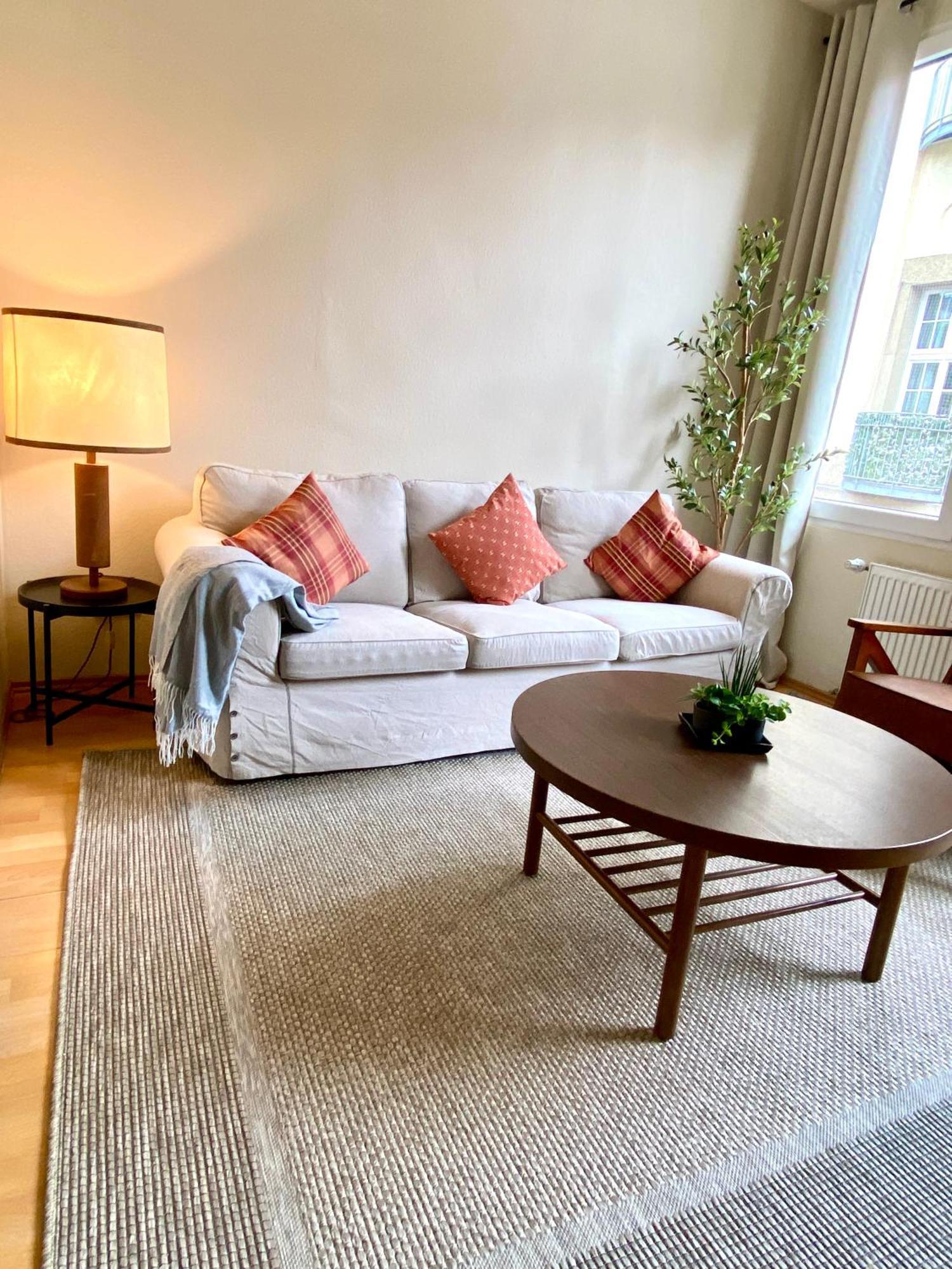 Apartment Ba Em